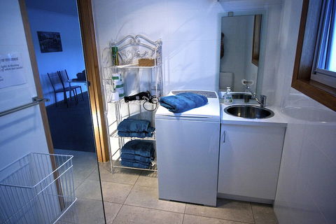 Penguin Beachfront Apartments - Broome Tourism 3