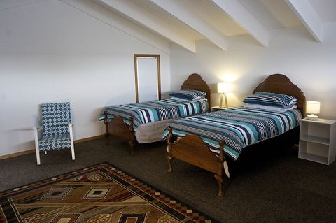 Penguin Beachfront Apartments - Broome Tourism 1