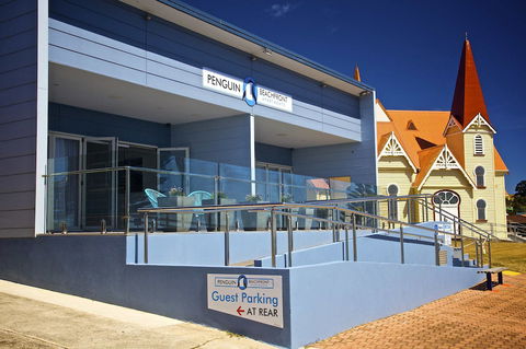 Penguin Beachfront Apartments - Broome Tourism 0