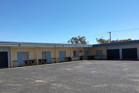 Warren Motor Inn - Broome Tourism 3