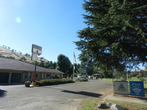 Gundagai Cabins & Tourist Park - Broome Tourism 0