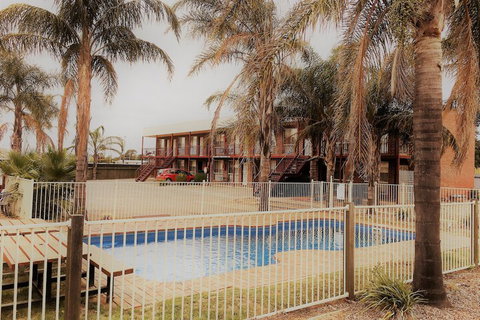 Moama Motel - Broome Tourism 2