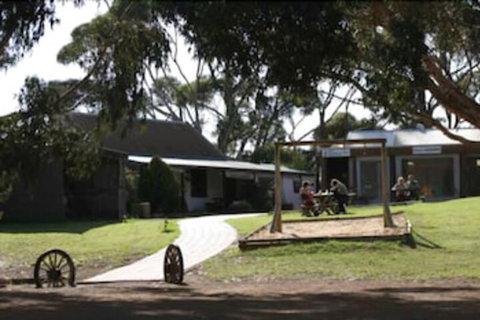 Seal Bay Cottages - Broome Tourism 4