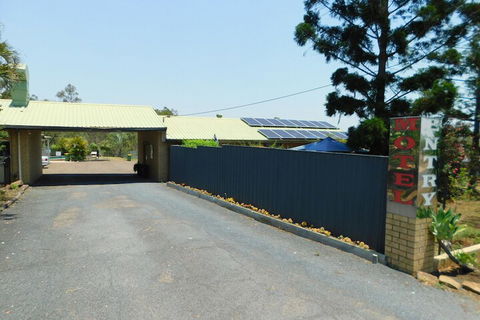 Hatton Vale Motel - Broome Tourism 3