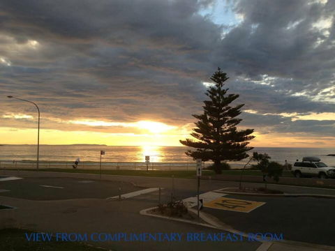 Beachhouse Mollymook - Broome Tourism 0