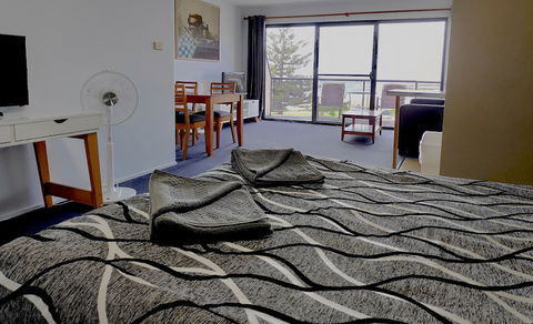 Beachhouse Mollymook - Broome Tourism 5