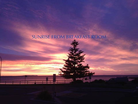 Beachhouse Mollymook - Broome Tourism 3