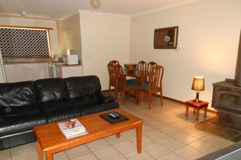 Grampians View Cottages And Units - Broome Tourism 4