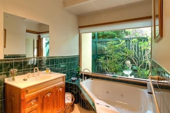 Country Pleasures B&B - Broome Tourism 4