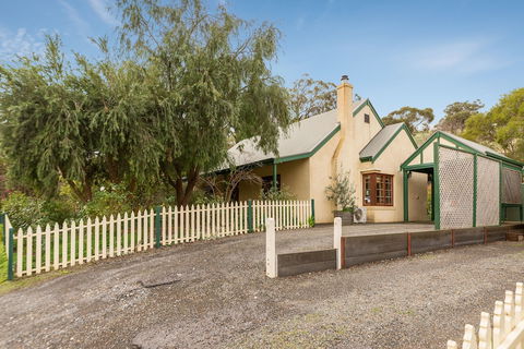 Country Pleasures B&B - Broome Tourism 0
