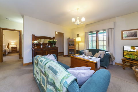 Country Pleasures B&B - Broome Tourism 2