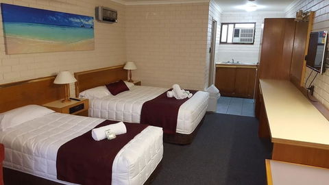 Tabourie Lake Motel - Broome Tourism 4