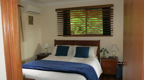 Ravensbourne Escape Cedar Lodge - Broome Tourism 3