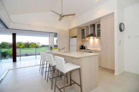 4 Cascade House Luxury Holiday Home - Broome Tourism 3