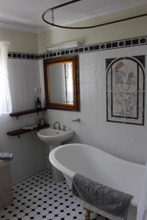 Dancing Waters Cottage - Broome Tourism 2