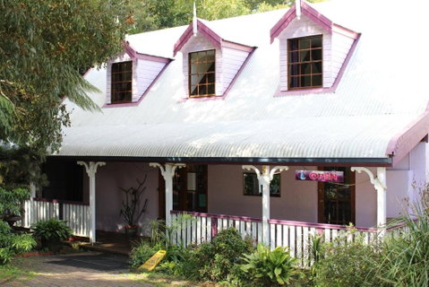 Dancing Waters Cottage - Broome Tourism 1