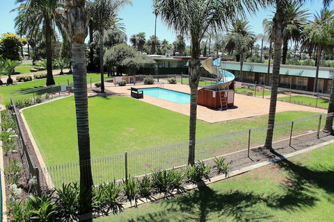 Motel Riverina - Broome Tourism 5