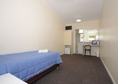 Ned Kelly's Motel - Broome Tourism 3