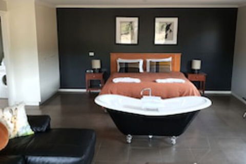 Blaze Rock Retreat - Broome Tourism 0
