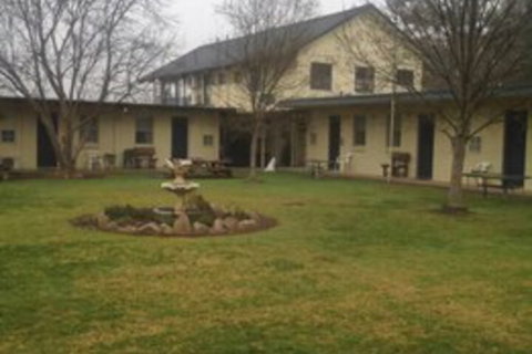 Jugiong Motor Inn - Broome Tourism 2