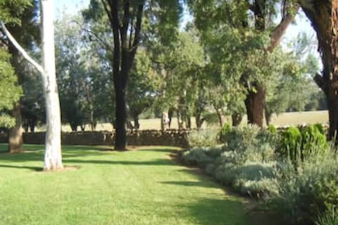Jugiong Motor Inn - Broome Tourism 0