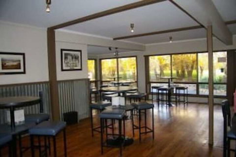 Jugiong Motor Inn - Broome Tourism 4