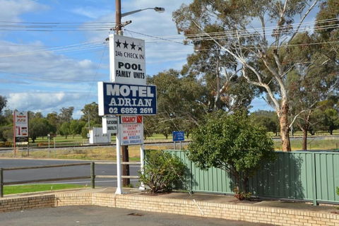 Adrian Motel - Broome Tourism 3