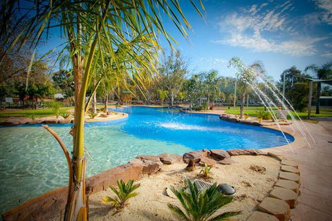 Tasman Holiday Parks - Merool On The Murray - Broome Tourism 1