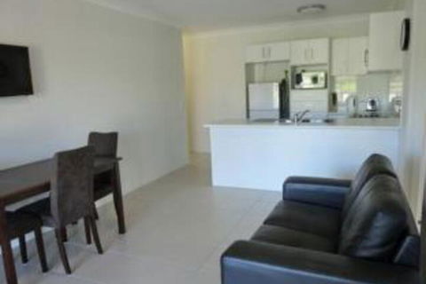 Brisbane Valley Tavern - Broome Tourism 3