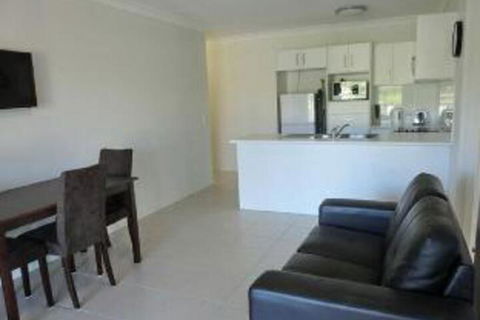Brisbane Valley Tavern - Broome Tourism 1