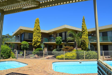 Emmanuel Holiday Apartments - Broome Tourism 2