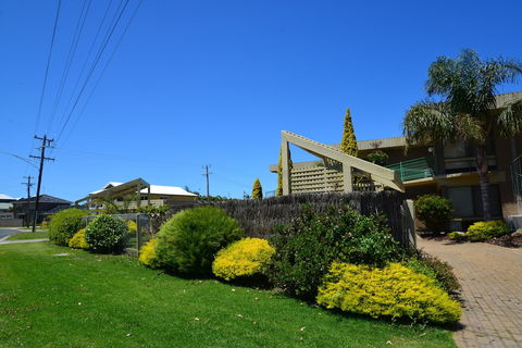 Emmanuel Holiday Apartments - Broome Tourism 0