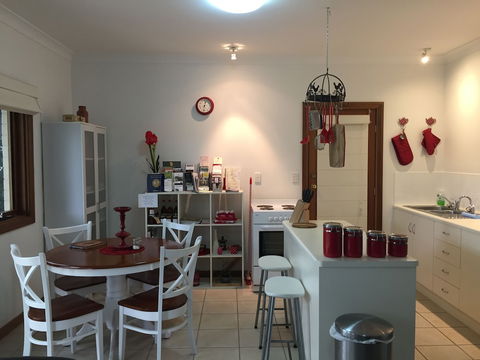 Clarevale Cottage B&B - Broome Tourism 4