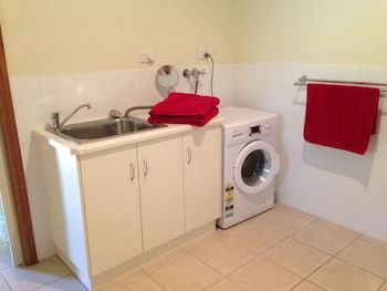 Clarevale Cottage B&B - Broome Tourism 0