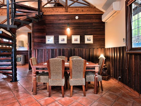 Oak Tree Barn Bridgetown - Broome Tourism 1
