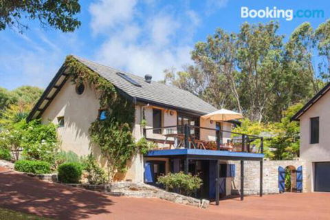 Pearl River Houses - Broome Tourism 2