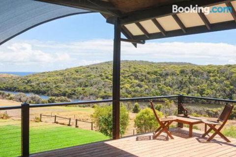 Pearl River Houses - Broome Tourism 4