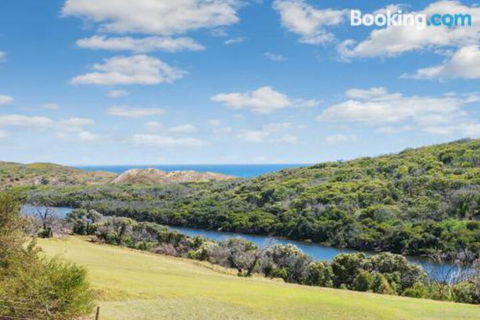 Pearl River Houses - Broome Tourism 1