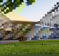 Country Roads Motor Inn Dysart - Broome Tourism