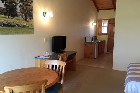 Coonawarra Units - Broome Tourism 3
