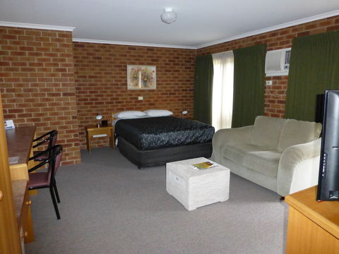 Inverloch Central Motor Inn - Broome Tourism 6
