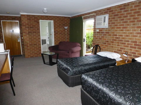 Inverloch Central Motor Inn - Broome Tourism 3
