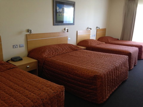 CluBarham Motel - Broome Tourism 5