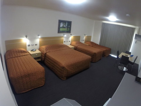CluBarham Motel - Broome Tourism 4