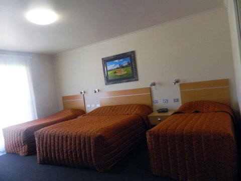 CluBarham Motel - Broome Tourism 1