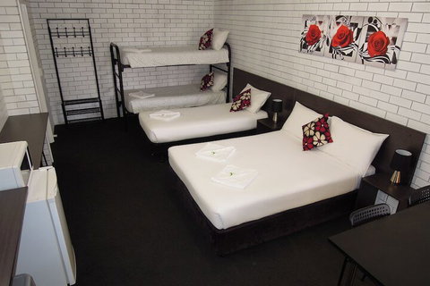 Jackaroo Apartments - Broome Tourism 1