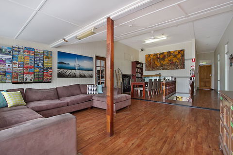 Gladstone Backpackers - Broome Tourism 2