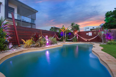 Gladstone Backpackers - Broome Tourism 1