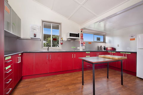 Gladstone Backpackers - Broome Tourism 4