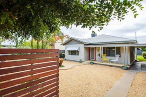 Indulge Homes - 77 Olive - Broome Tourism 0